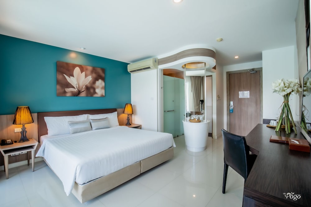 Deluxe Room, Pool Access photo 2