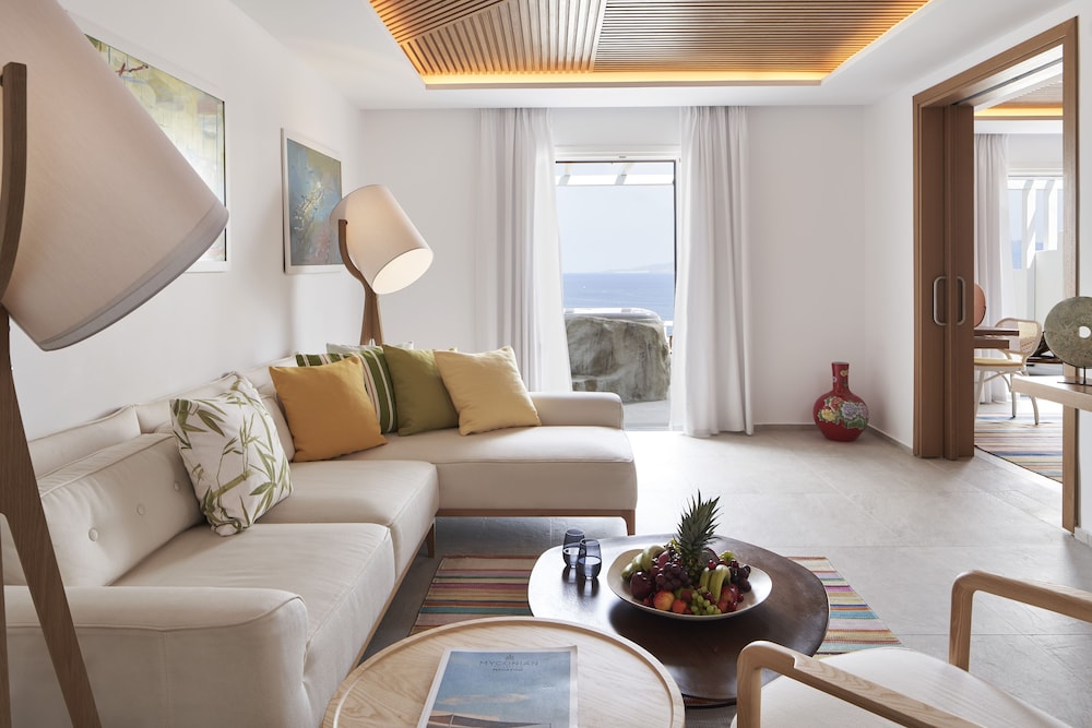 Suite (Outdoor Spa Jetted Tub, Armonia)