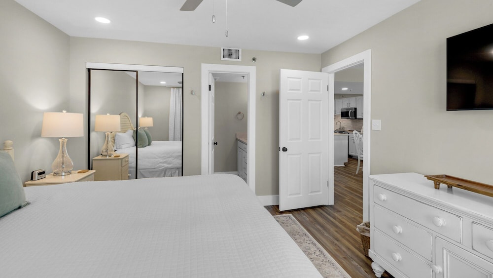 Condo, Multiple Beds, Balcony, Ocean View (Beachcrest 402) photo 2