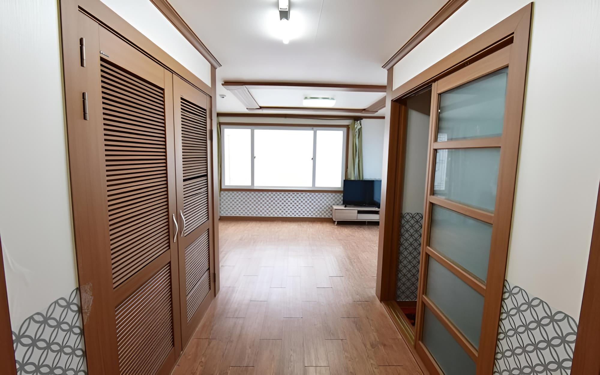 Room (110) photo 2