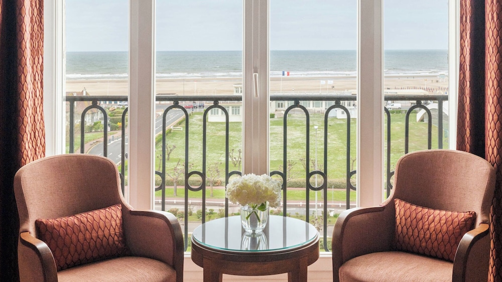 Suite, 1 King Bed, Sea View photo 2