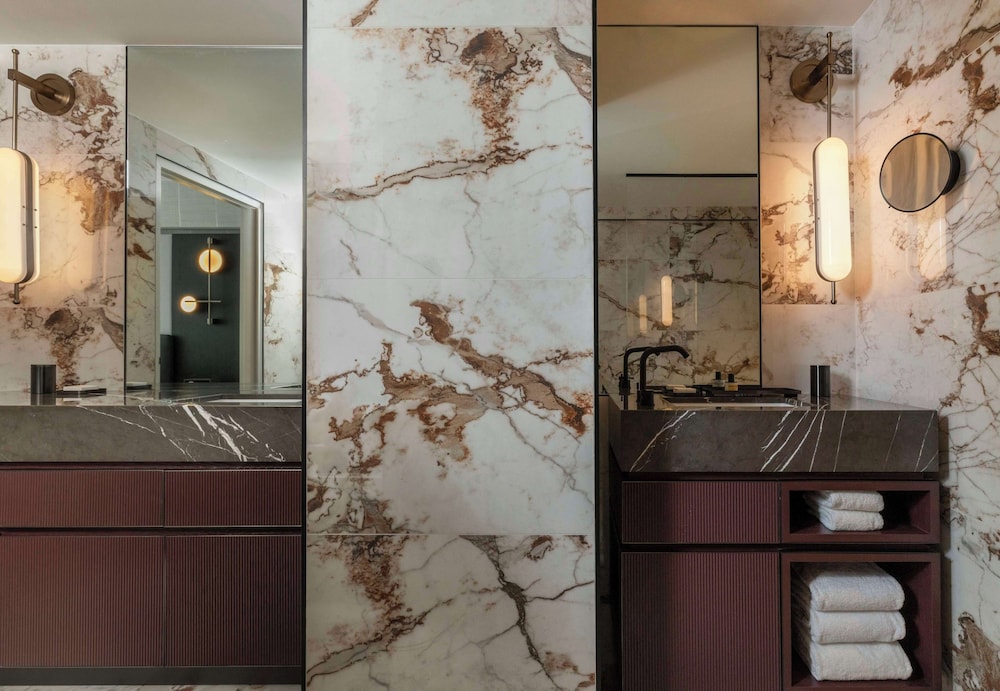 Suite (Thompson Suite with Lounge Access) thumbnail 5