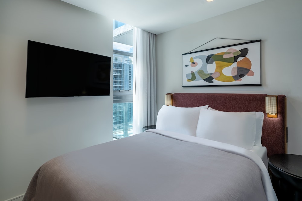 Suite, 1 Bedroom, Balcony (High Floor) photo 2