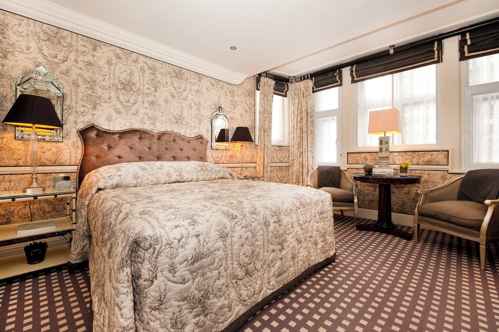Deluxe Room (King/Twin)