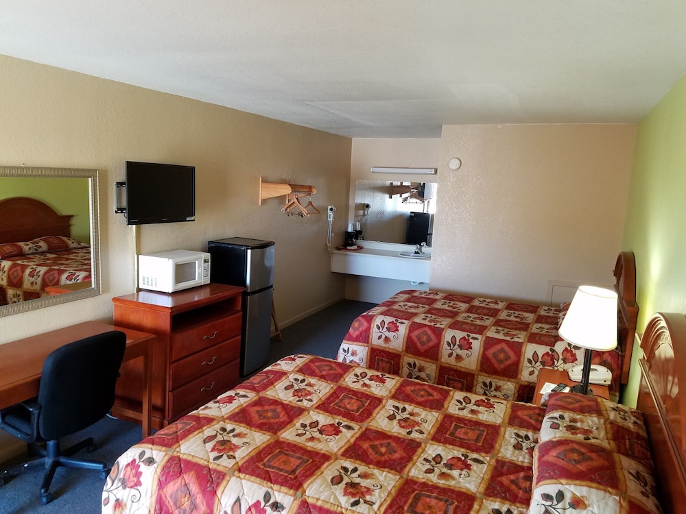 Deluxe Room, 2 Double Beds, Smoking photo 1