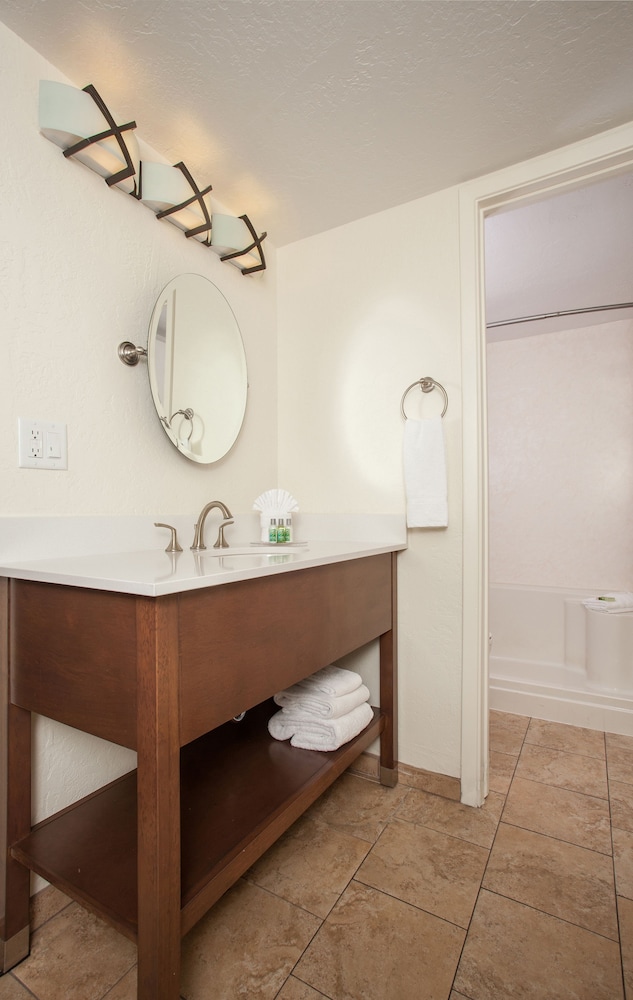 Economy Double Room, 1 King Bed (Motel) (No Pets) - Photo 2