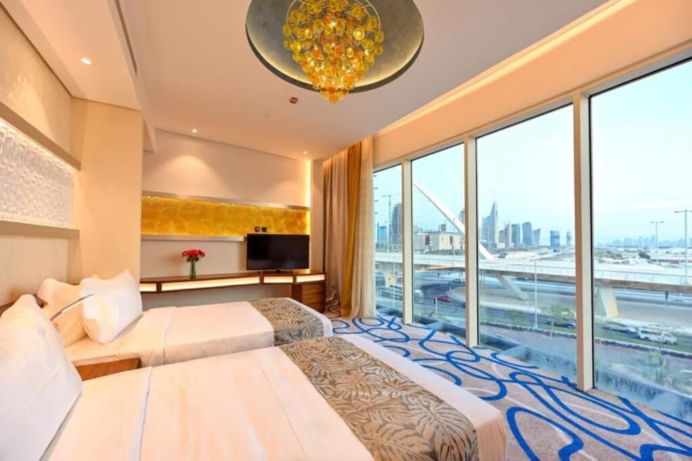 Deluxe Suite, 2 Twin Beds - Photo 2