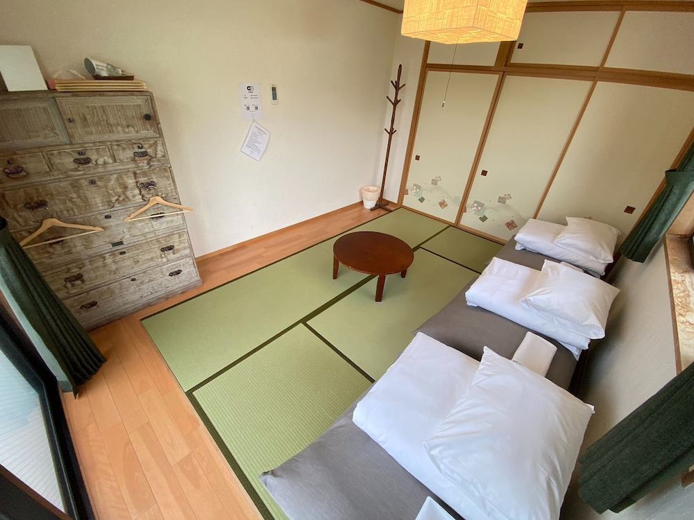 Japanese-style triple room (futon room) thumbnail 6