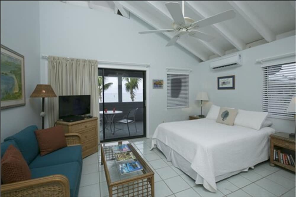 Waterfront Studio Suite (Bougainvillea) photo 2