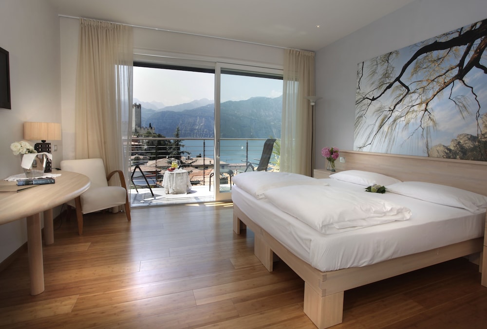 Exclusive Double Room, Balcony photo 1
