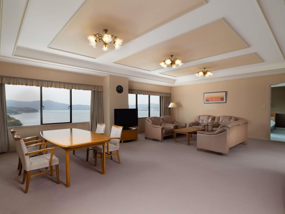 Deluxe Suite, Multiple Beds, Sea View
