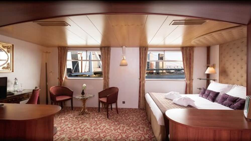 Business Suite, 2 Bathrooms, City View