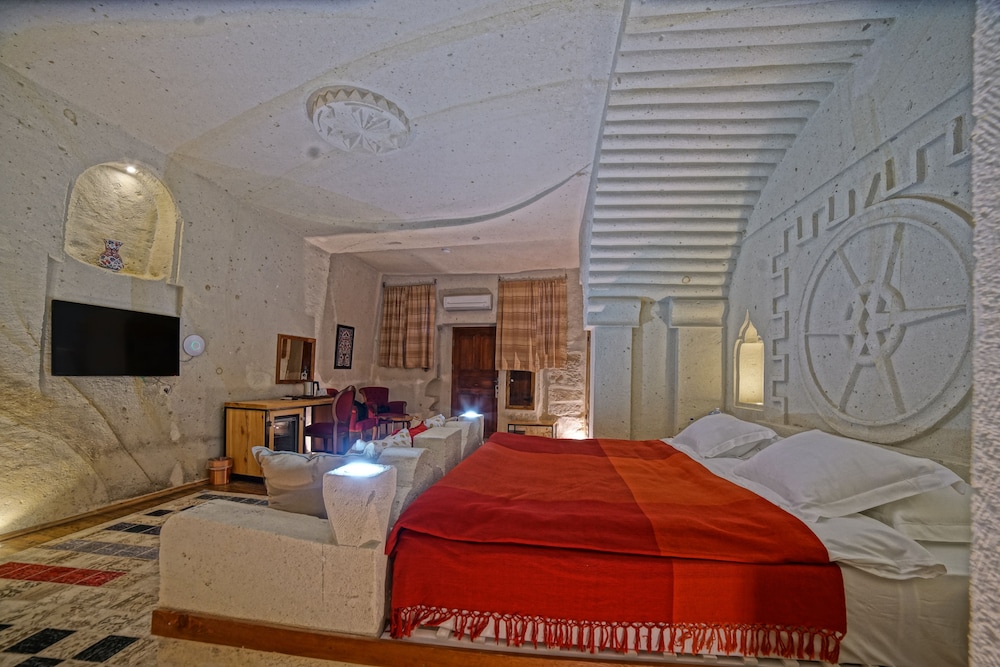 Deluxe Suite - Photo 15