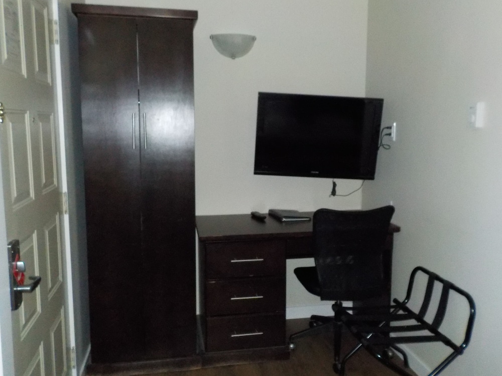 Efficiency, Suite, 2 Queen Beds, Non Smoking, Kitchen - Photo 10