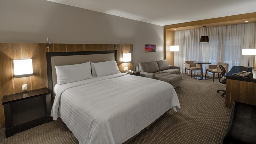 Junior Suite, 1 King Bed, Balcony