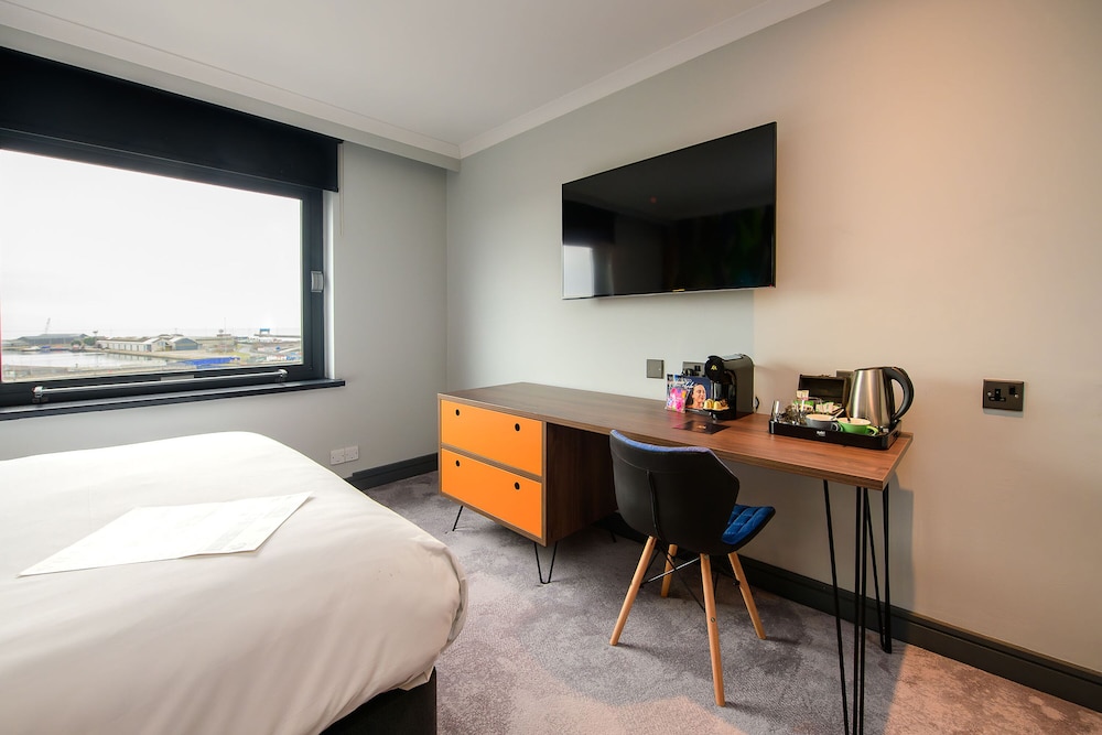 Club Room (FREE Gym & Pool Access) - Photo 3