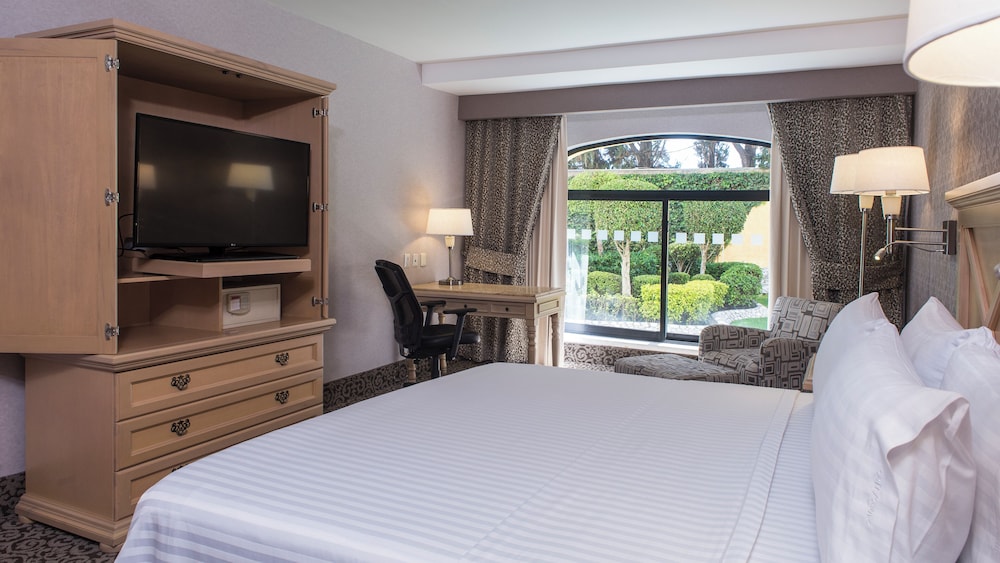 Standard Room, 1 King Bed - Photo 2