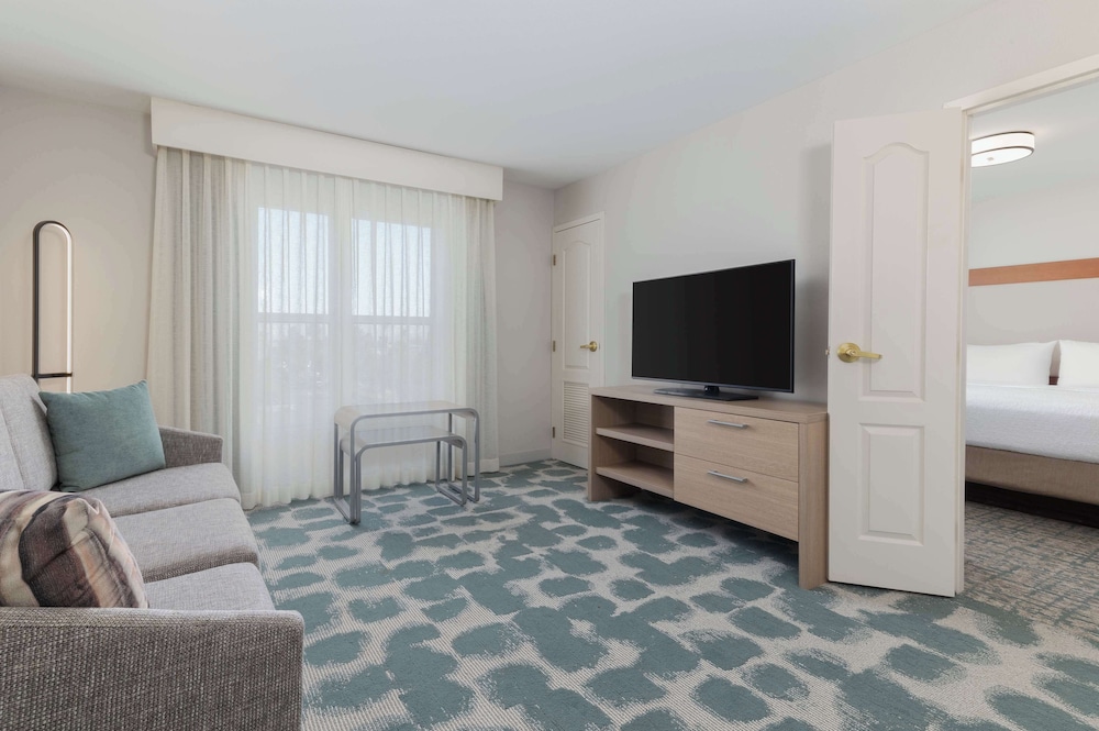 Room, 1 King Bed, Accessible (Mobility & Hearing, Roll-In Shower) - Photo 4