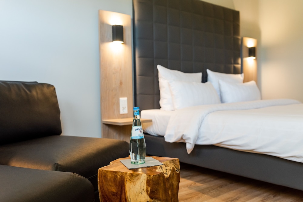 Deluxe Triple Room, 1 King Bed with Sofa bed photo 3