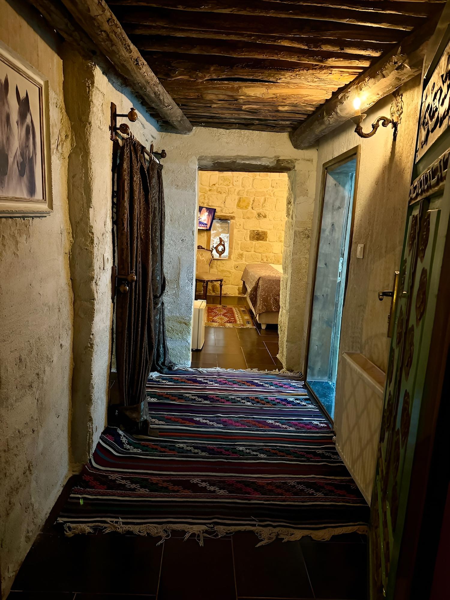 Deluxe Room - Photo 6
