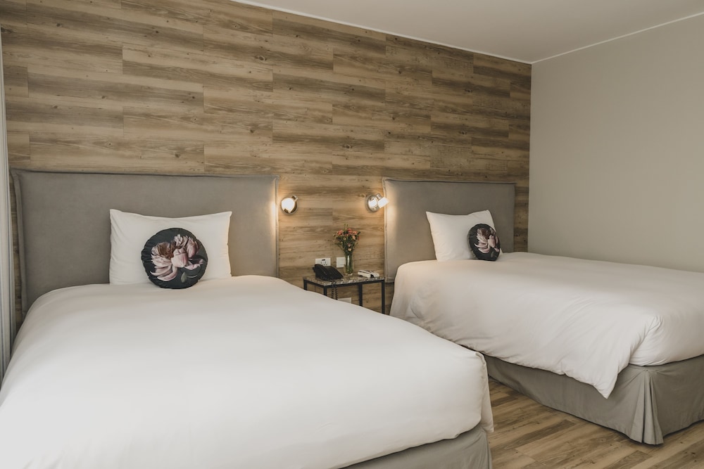 Premium Twin Room - Photo 5