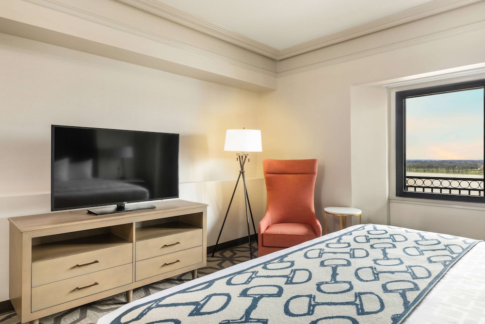 Executive Suite, 1 Bedroom, Non Smoking (East Tower) - Photo 7
