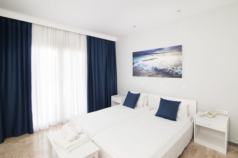 Standard Double or Twin Room, Accessible, Sea View photo 3