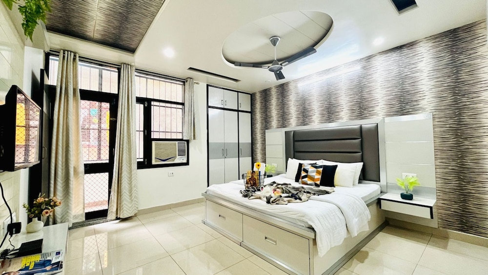 Standard Apartment, 3 Bedrooms - Photo 1