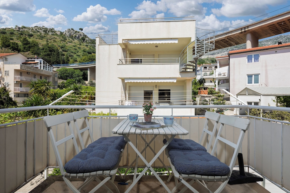 Family House, Multiple Bedrooms (Charming Apartment Marina)