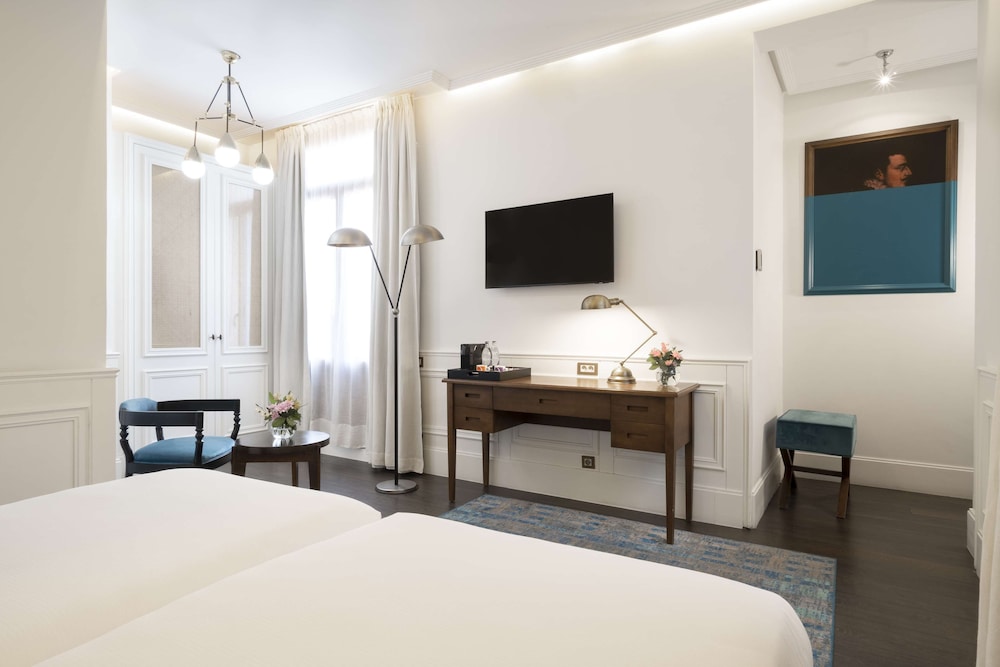 Deluxe Room, Terrace, City View - Photo 7
