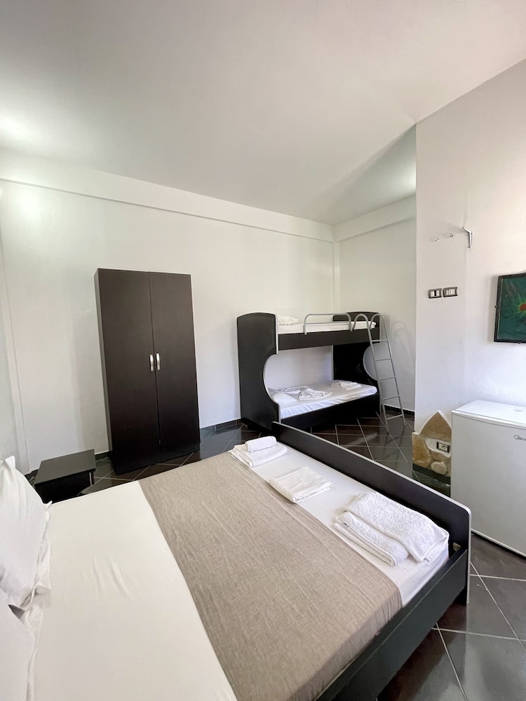 Family Quadruple Room, Balcony, Beach View photo 3