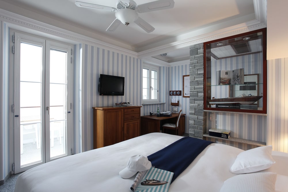 Deluxe Double Room, Balcony, Lake View (Maritime Style) photo 3