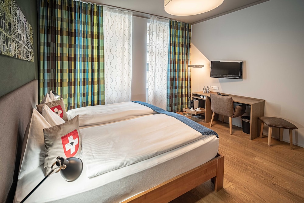 Comfort Room, 1 Queen Bed, Non Smoking photo 3