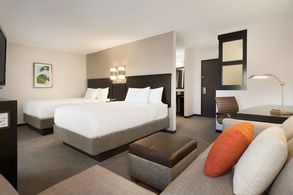 Room, 2 Queen Beds (High Floor) - Photo 2