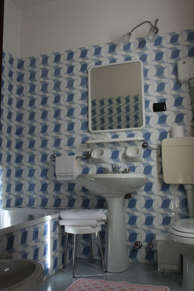 Standard Double or Twin Room photo 2