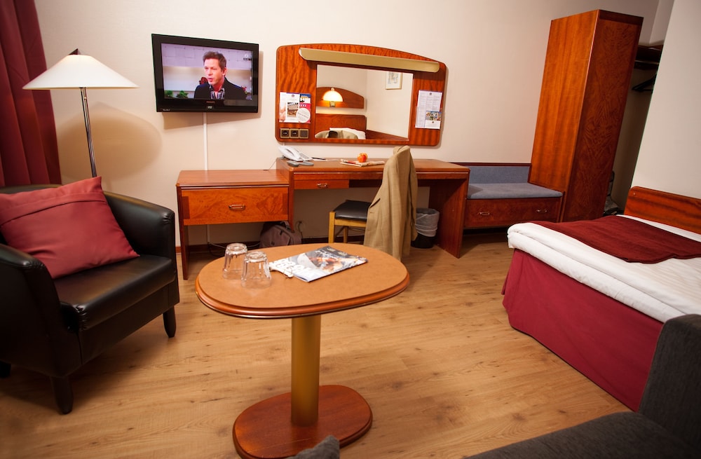 Standard Room, 1 Twin Bed, Non Smoking - Photo 8