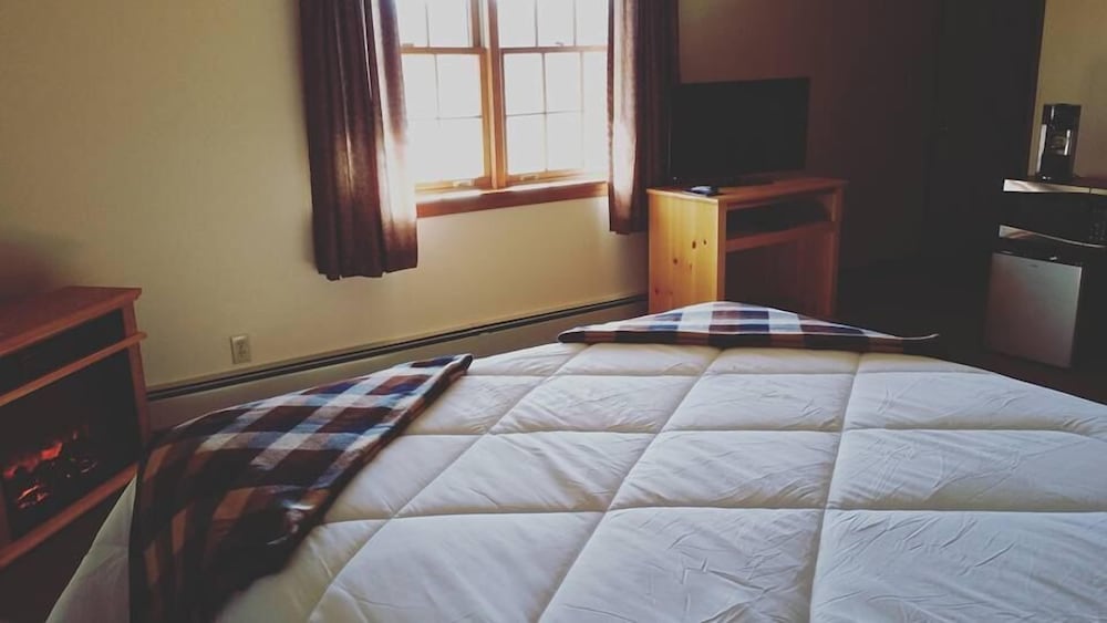 Comfort Studio Suite, 1 Queen Bed, Refrigerator, Mountain View