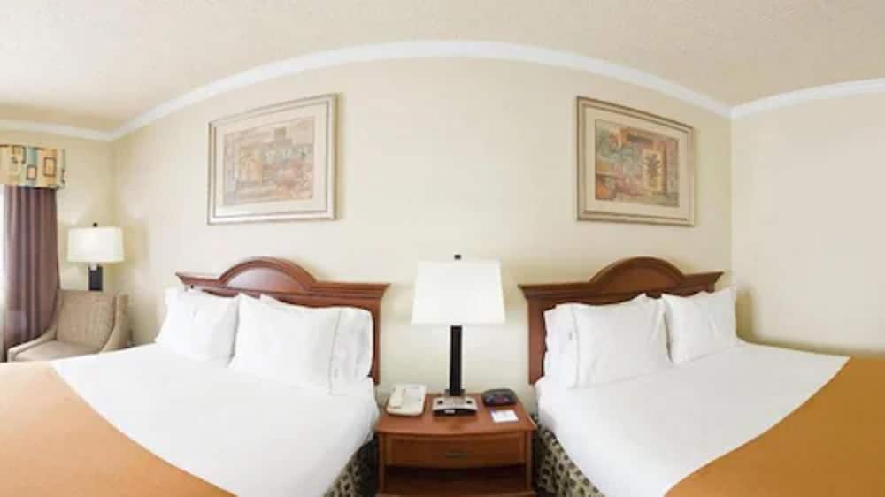 Standard Room, 2 Queen Beds - Photo 5