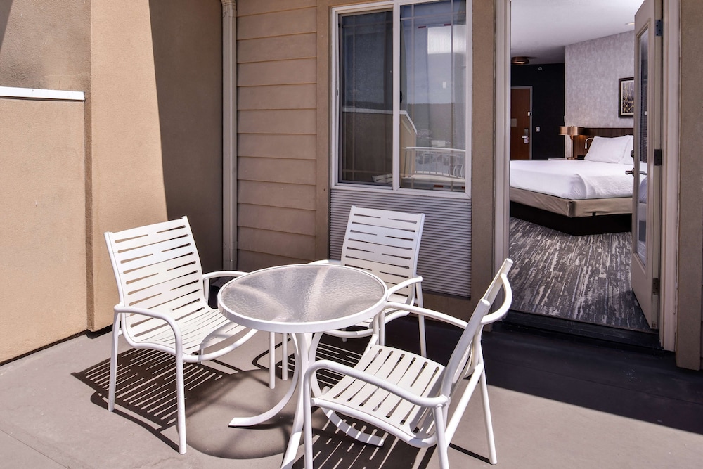 Deluxe Room, 1 King Bed, Balcony, River View - Photo 4