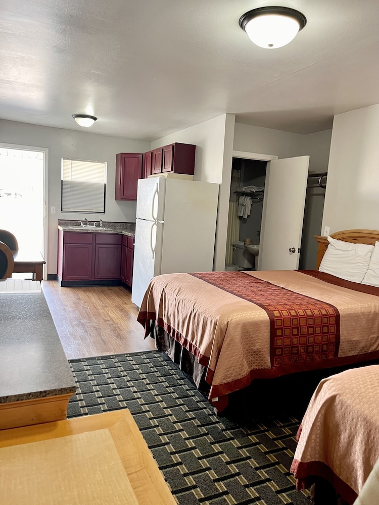 Standard Room, 2 Double Beds photo 3
