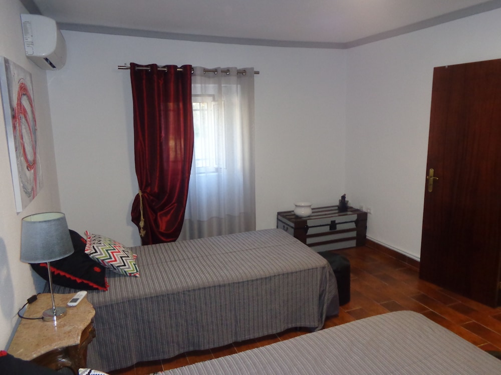 House, 2 Bedrooms photo 2