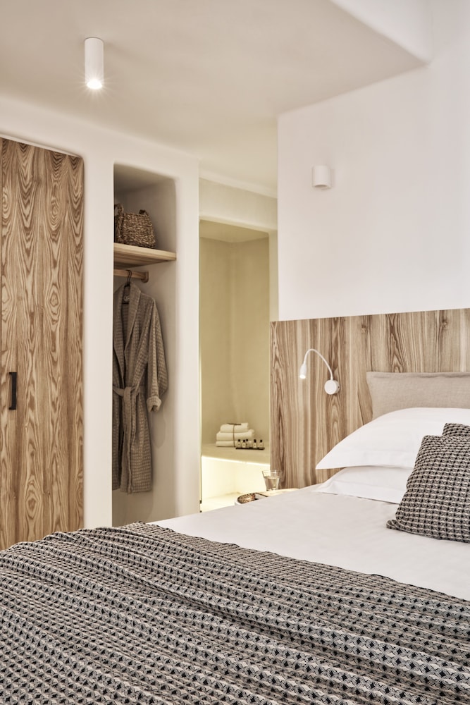 Honeymoon Bliss suite with private pool sea