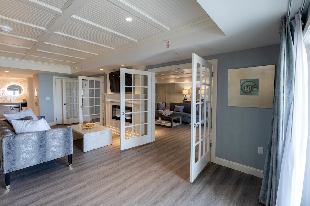 Lavish Bay View Suite