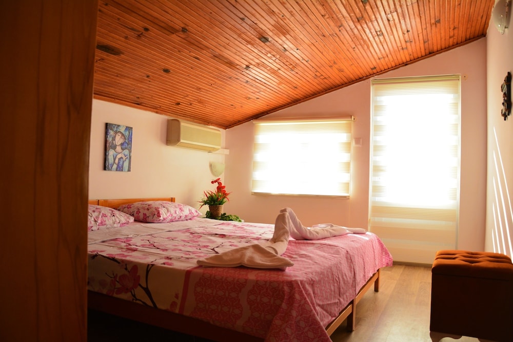 Standard Double or Twin Room, Balcony, Partial Sea View