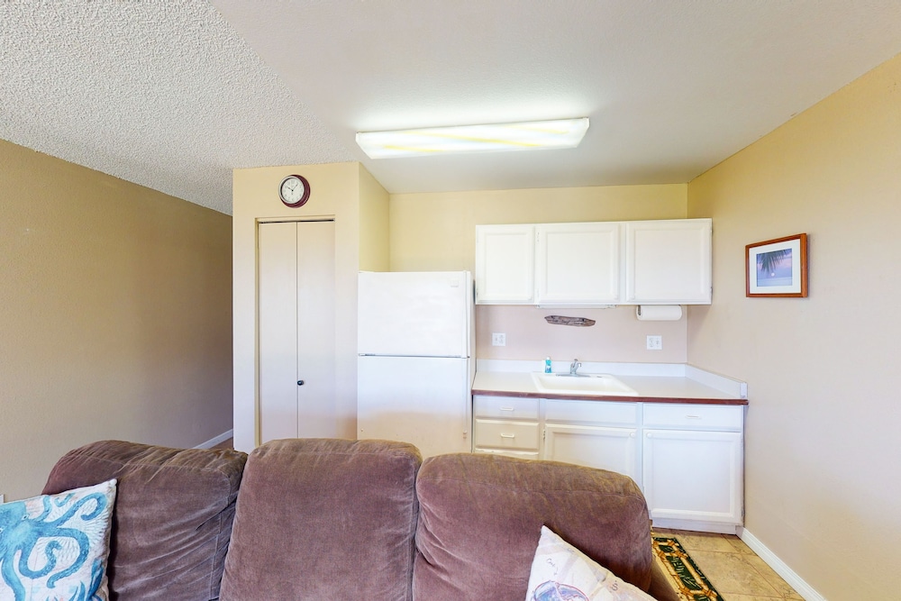 Condo, 2 Bedrooms photo 3