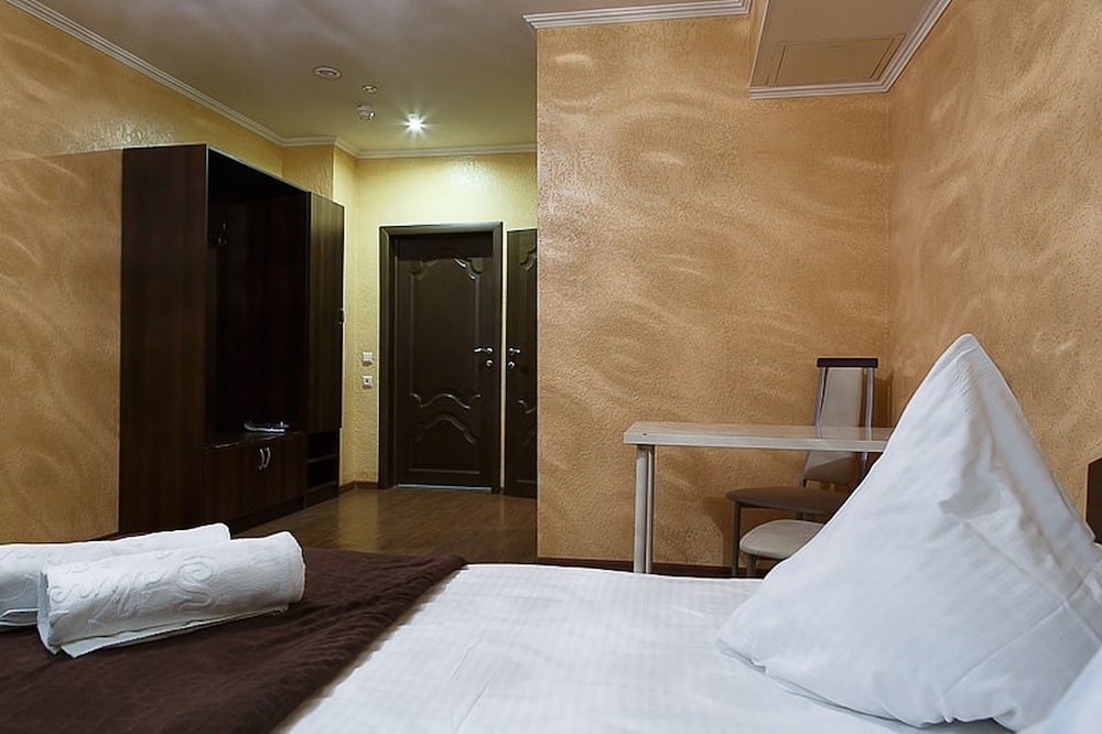 Standard Double Room, 1 King Bed, Non Smoking (Plus) photo 2