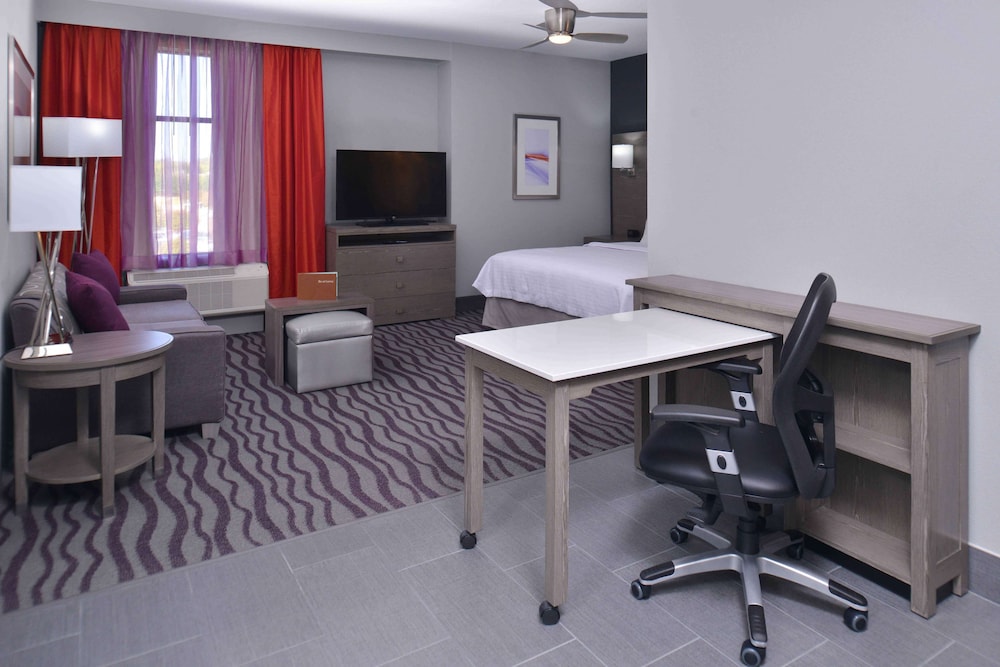 Studio, 1 King Bed, Accessible, Non Smoking (Roll-in Shower) photo 2