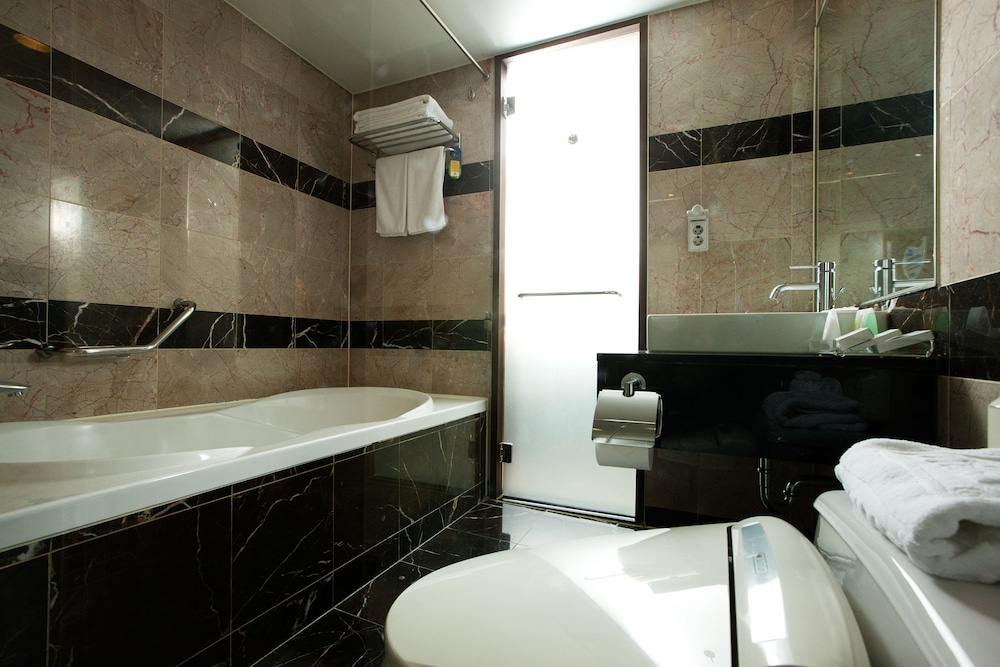 Junior Suite, 1 King Bed - Photo 13