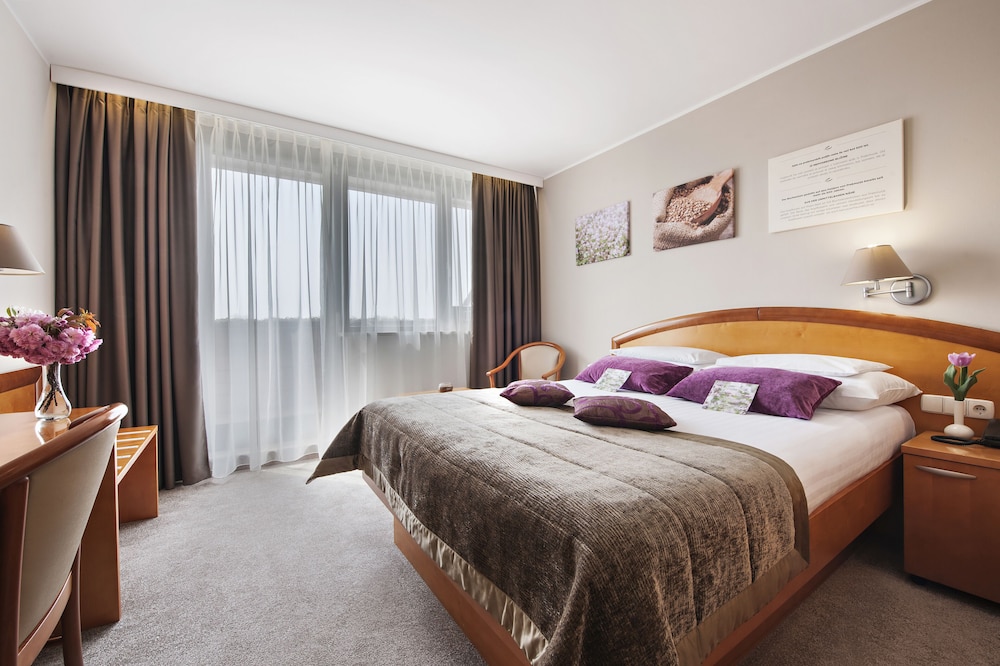 Economy Double Room, Balcony - Photo 1
