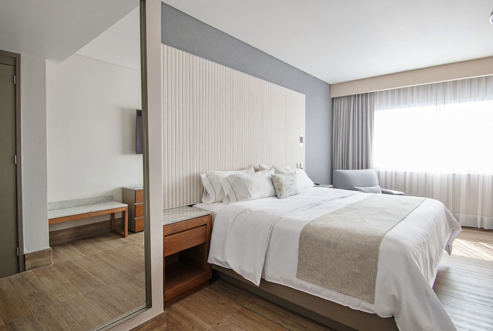 Executive Room, 1 King Bed - Photo 9